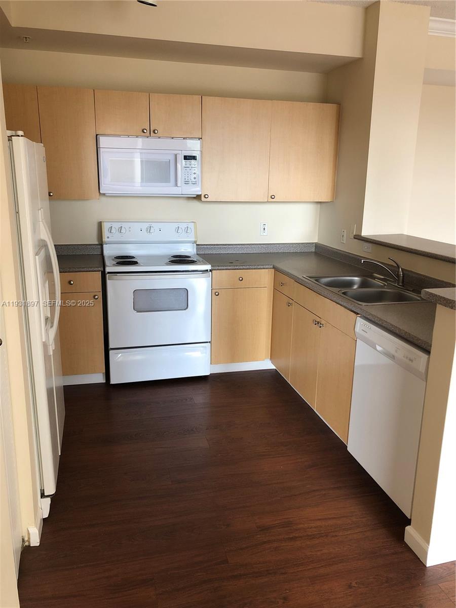 REGENT PARK CONDO - Residential Lease