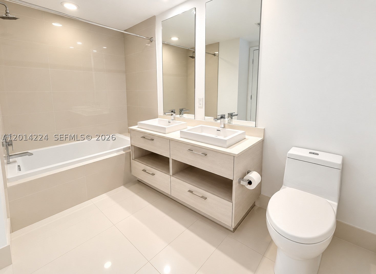 45 SW 9th St 1104