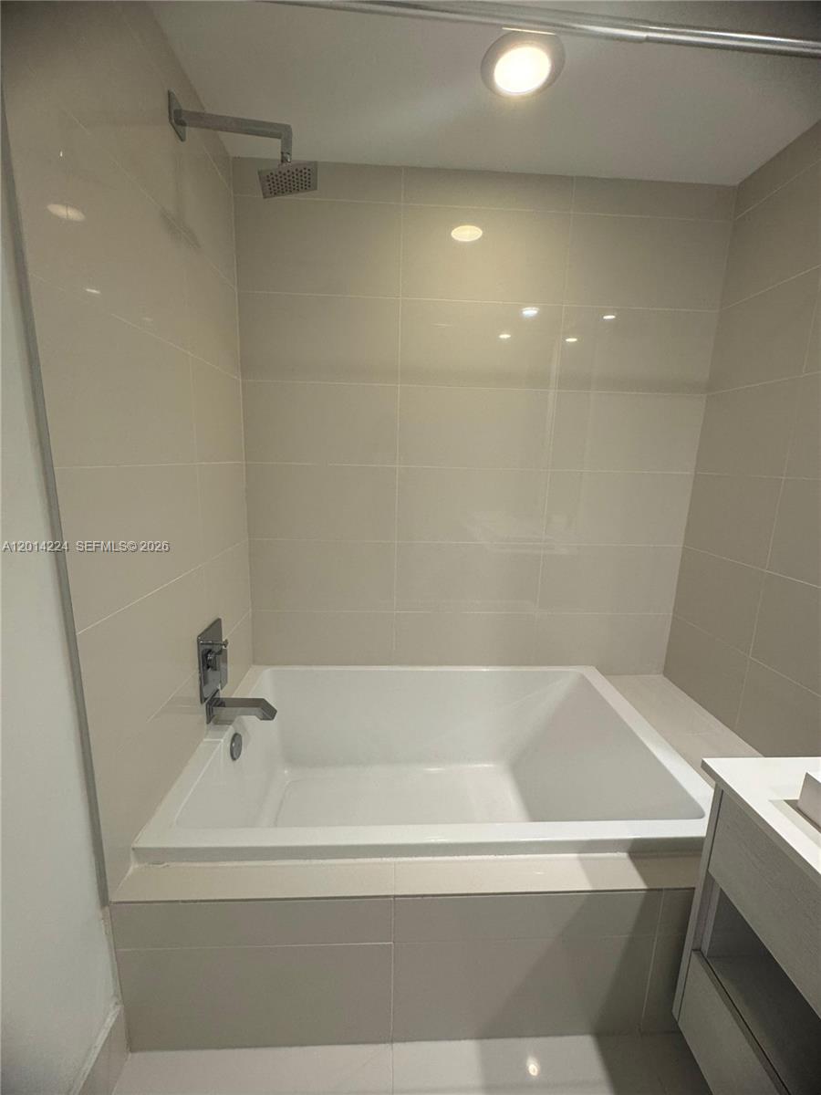 BRICKELL HEIGHTS EAST - Residential