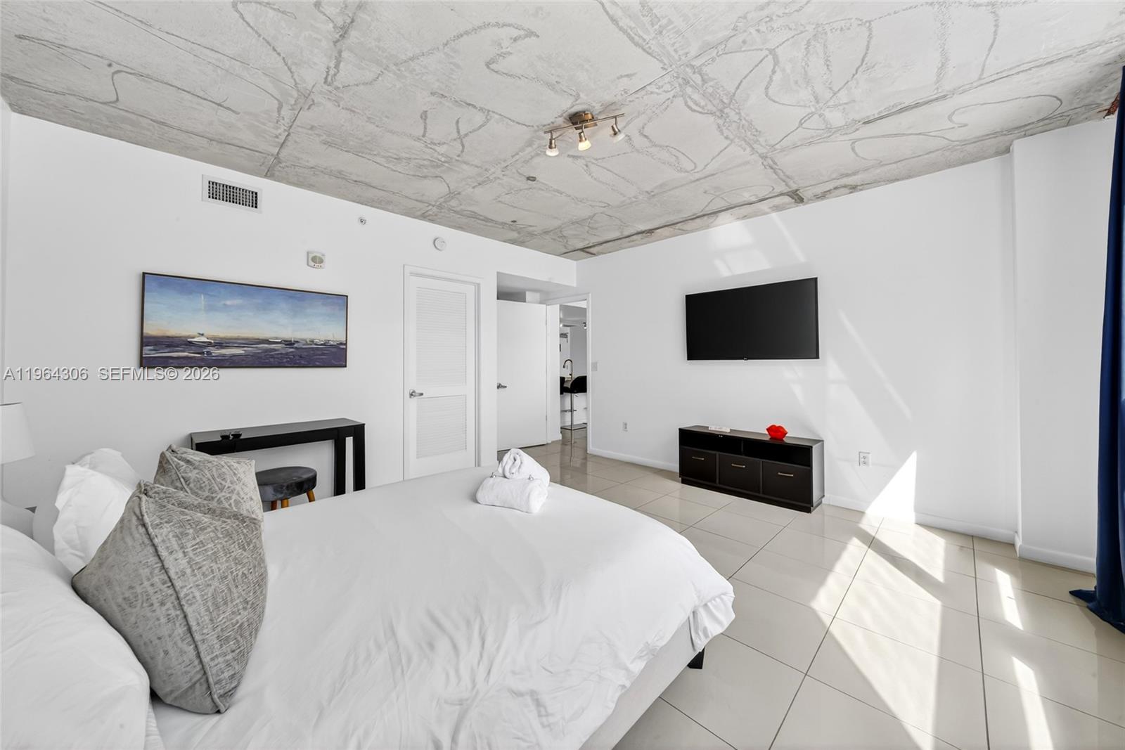 MIDBLOCK MIAMI CONDO - Residential