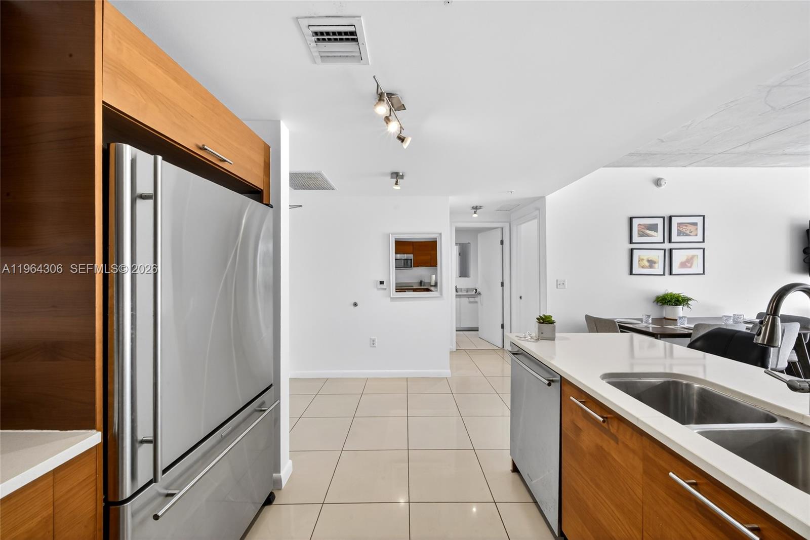 MIDBLOCK MIAMI CONDO - Residential