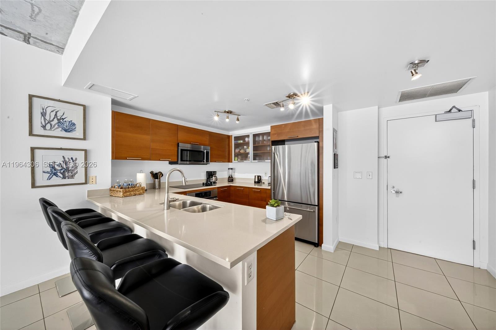 MIDBLOCK MIAMI CONDO - Residential