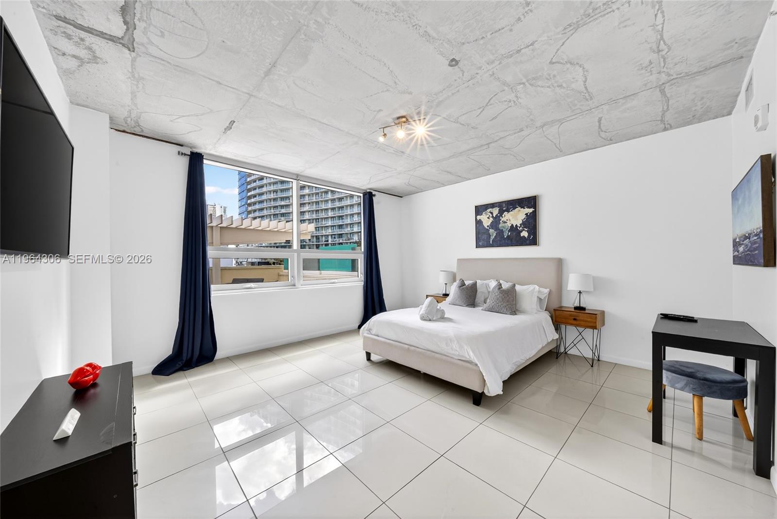 MIDBLOCK MIAMI CONDO - Residential