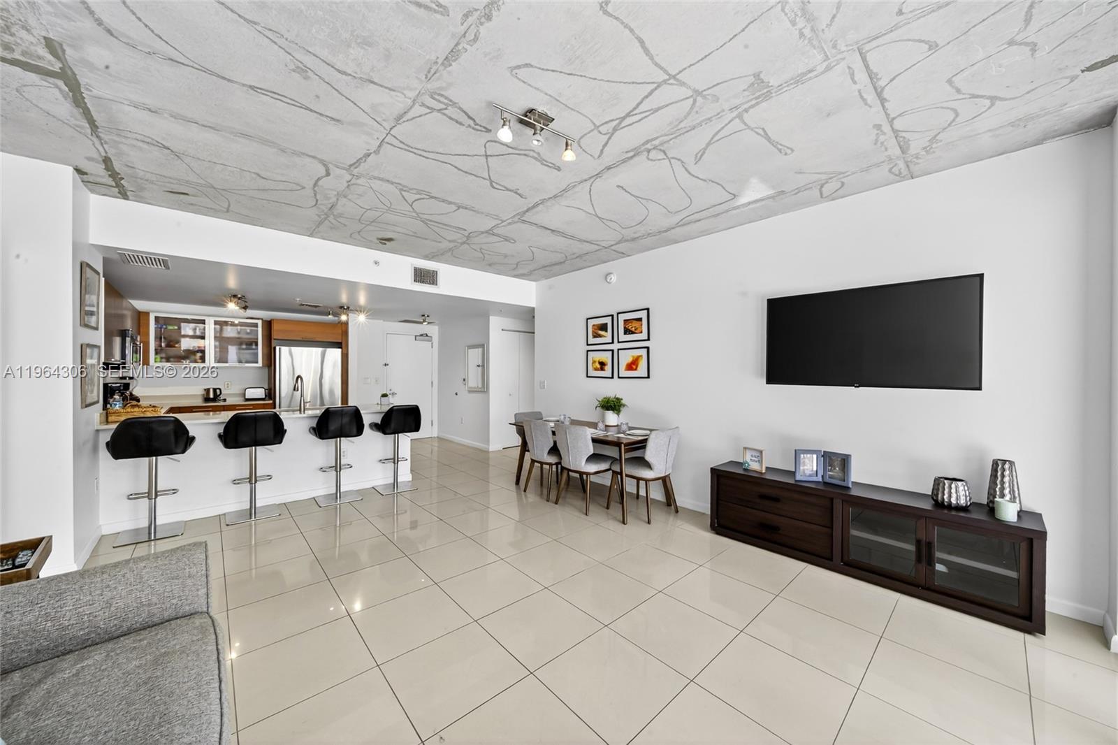 MIDBLOCK MIAMI CONDO - Residential