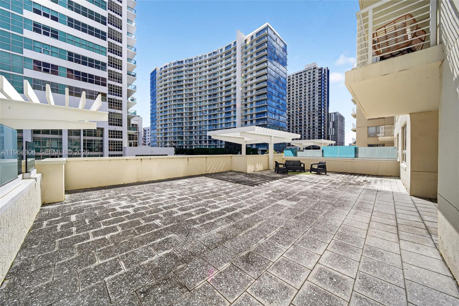 MIDBLOCK MIAMI CONDO - Residential
