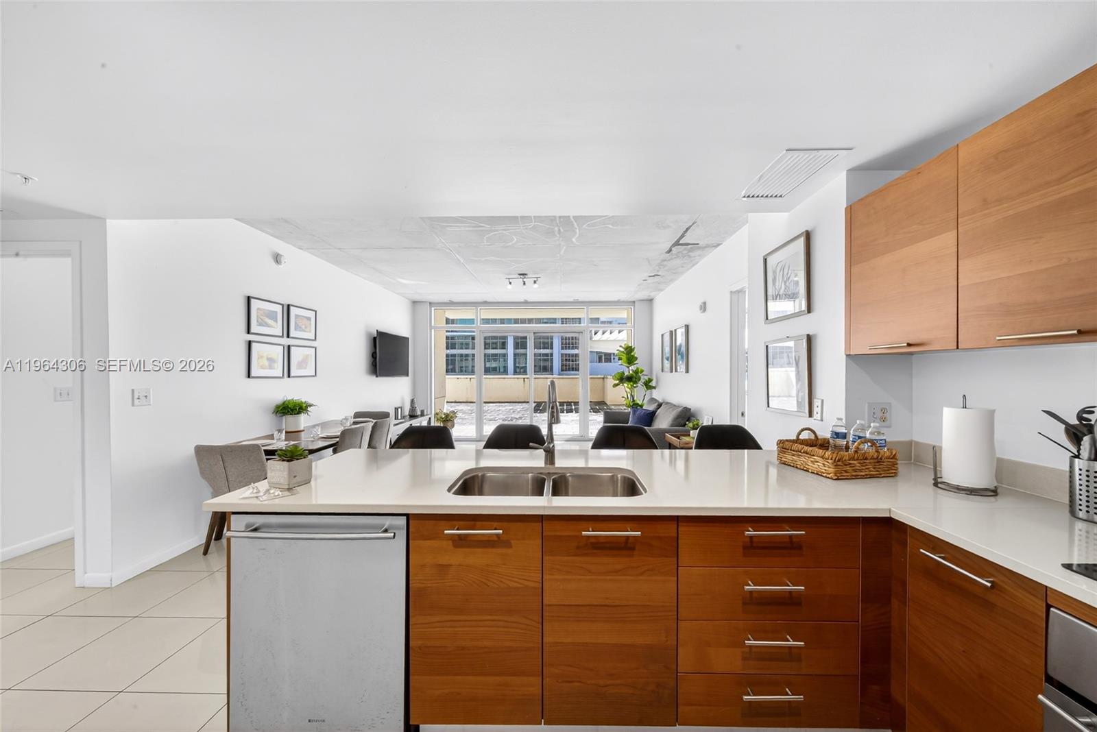 MIDBLOCK MIAMI CONDO - Residential