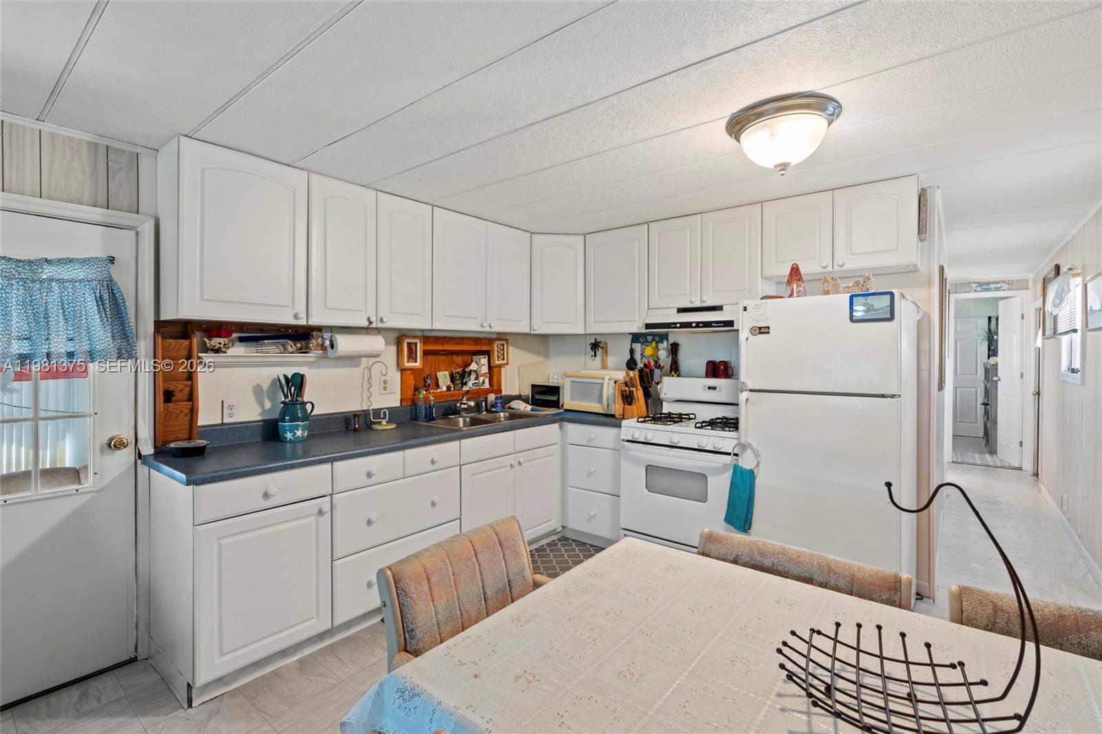 WOODBRIDGE MOBILE VILLAGE - Residential