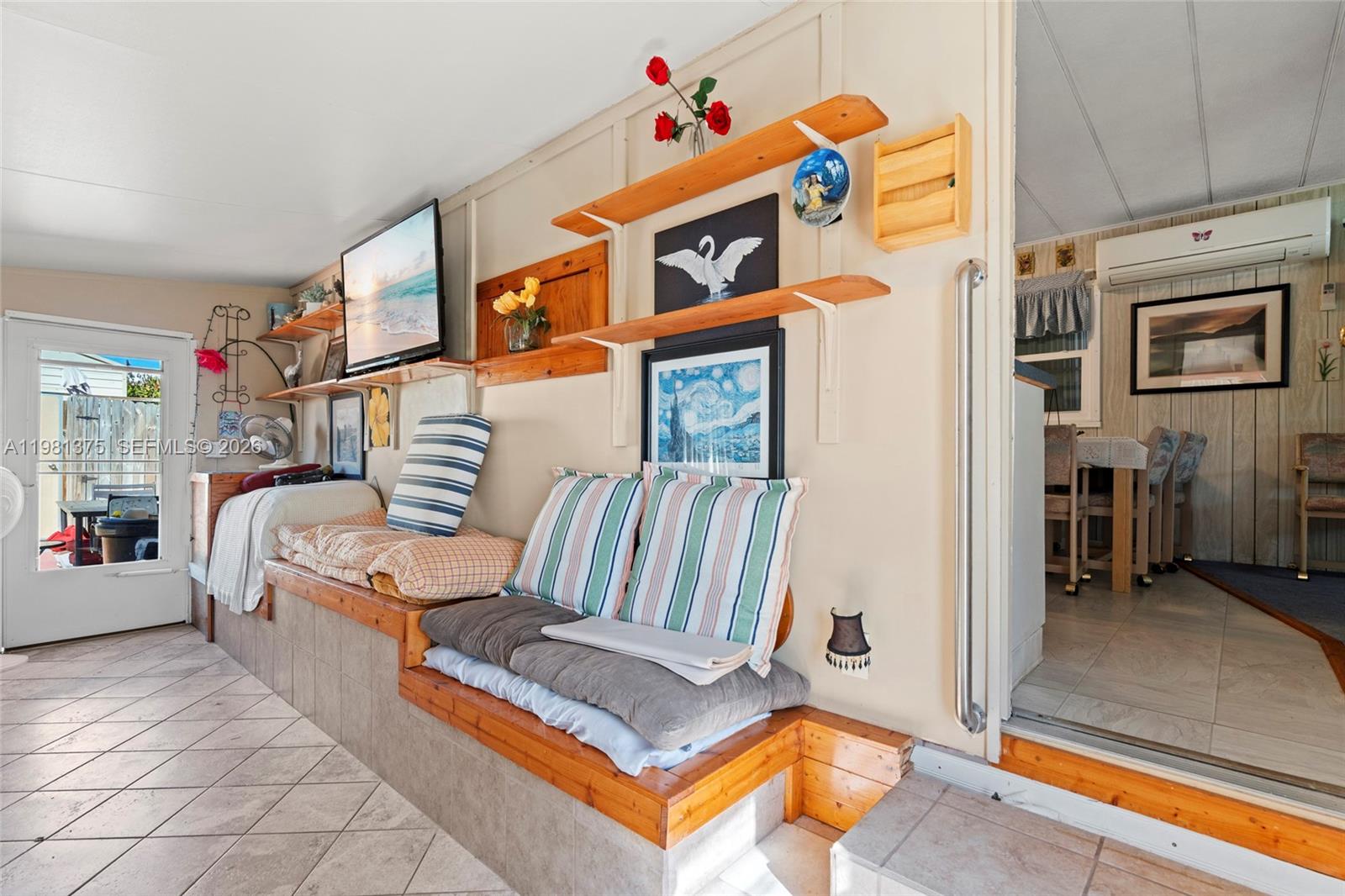 WOODBRIDGE MOBILE VILLAGE - Residential