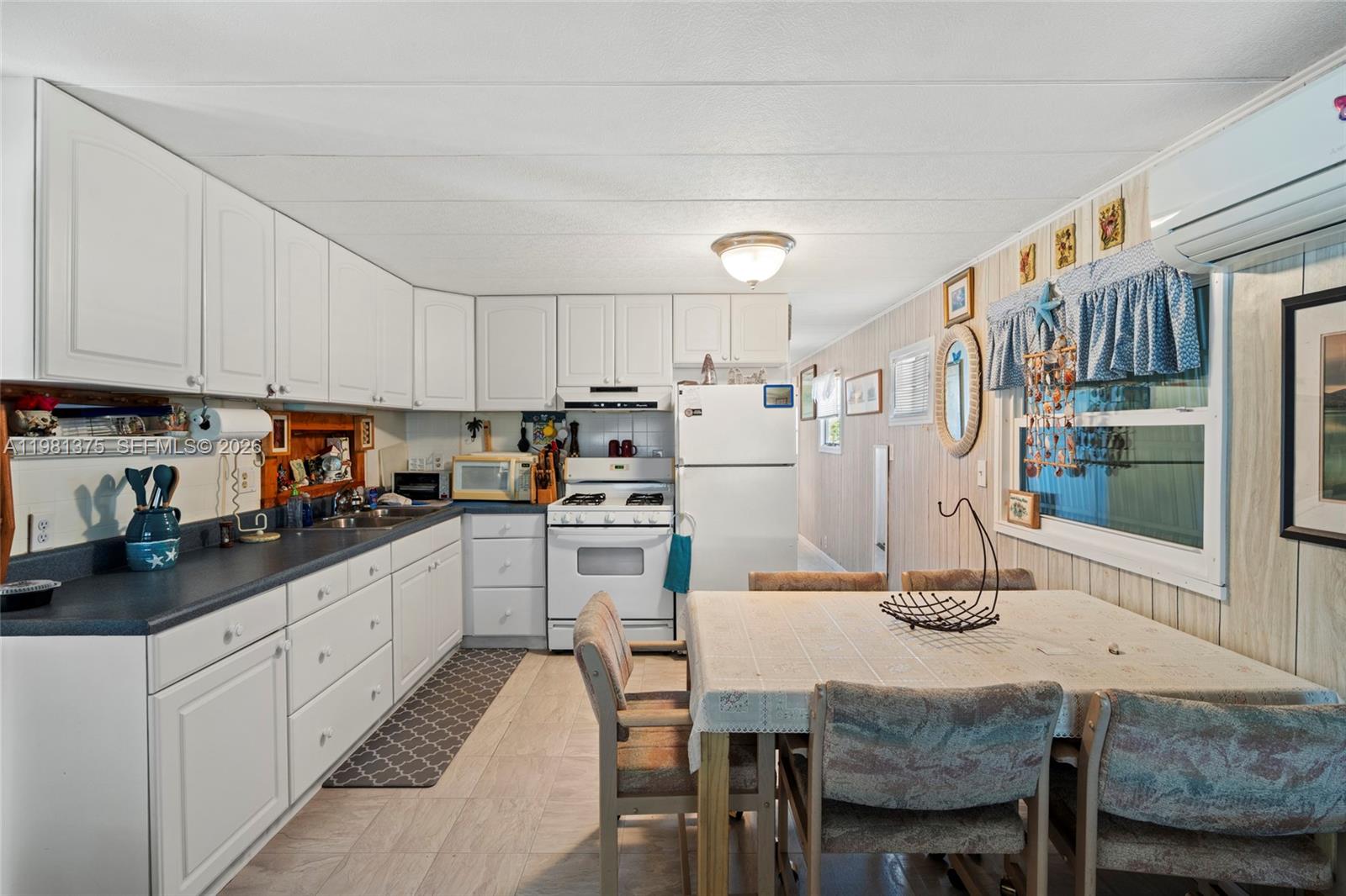 WOODBRIDGE MOBILE VILLAGE - Residential