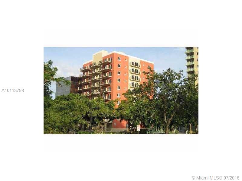 Very nice unit in boutique building. great location close to sores, restaurants and trendy Miracle Mile.