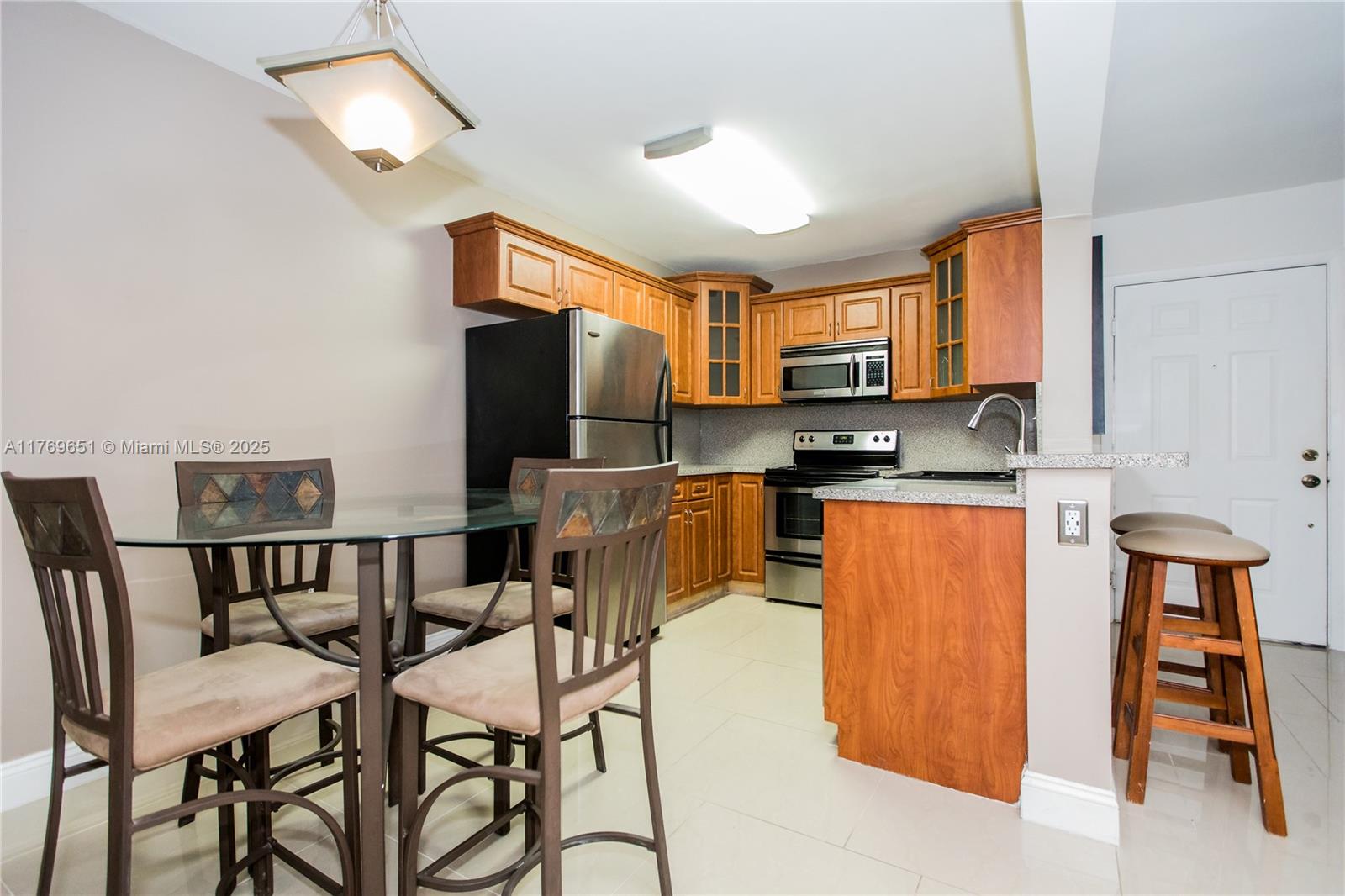 Rental Property at 9491 Palm Circle South 105, Pembroke Pines, Miami-Dade County, Florida - Bedrooms: 2 
Bathrooms: 1  - $2,200 MO.