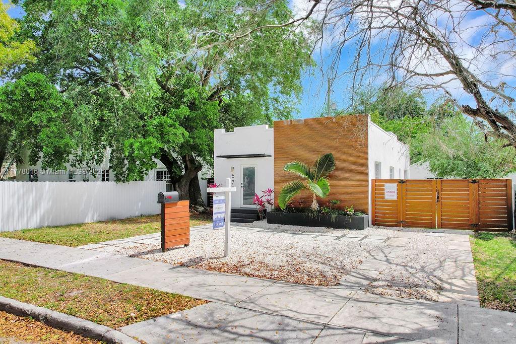 570 Nw 48th St, Miami, Broward County, Florida - 4 Bedrooms  
3 Bathrooms - 