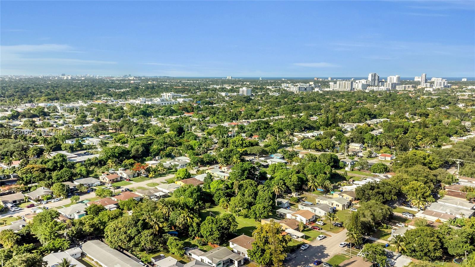 HOLLYWOOD LITTLE RANCHES - Residential