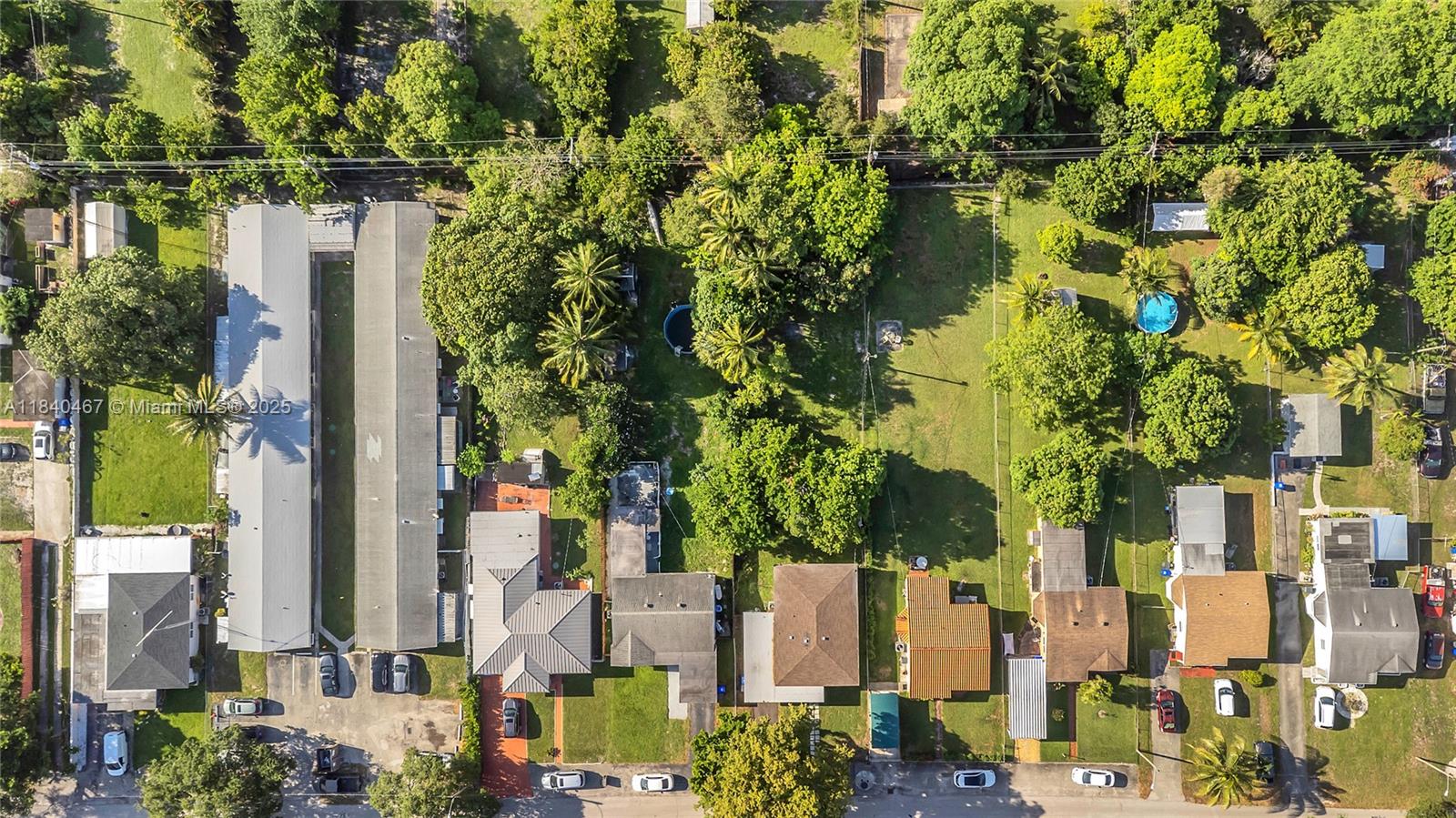 HOLLYWOOD LITTLE RANCHES - Residential
