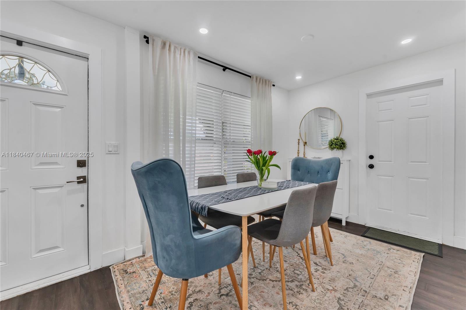 HOLLYWOOD LITTLE RANCHES - Residential