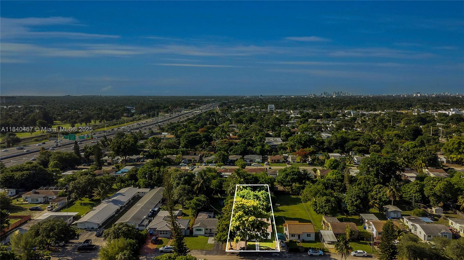 HOLLYWOOD LITTLE RANCHES - Residential