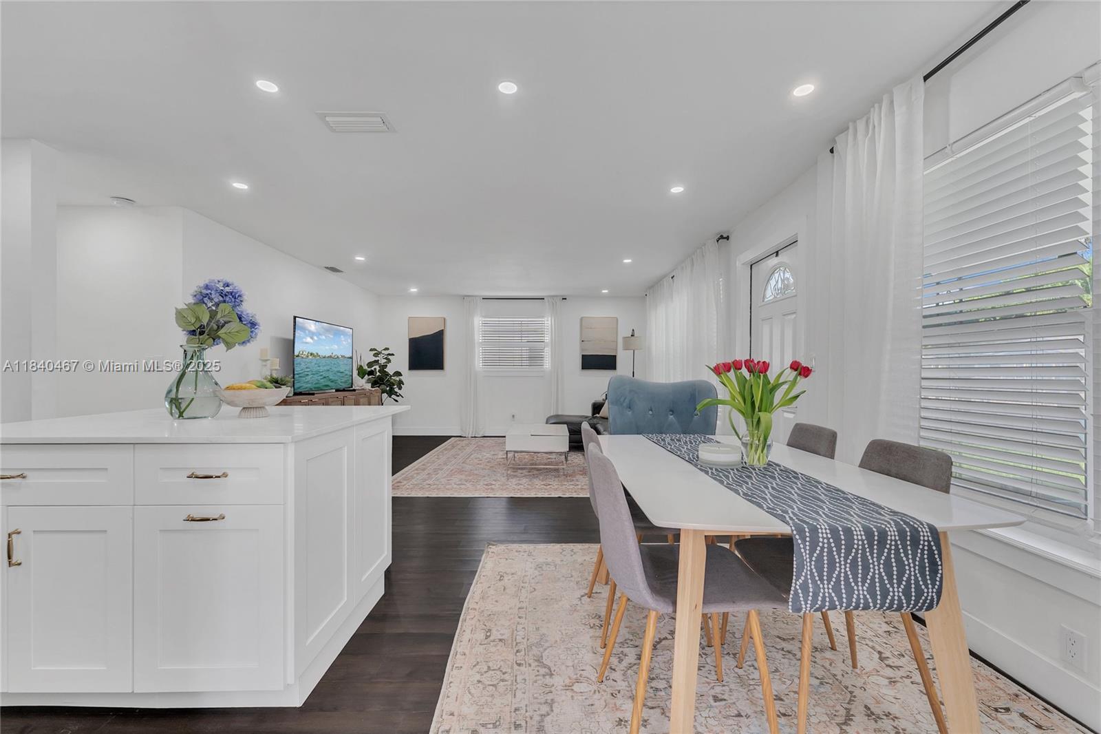 HOLLYWOOD LITTLE RANCHES - Residential