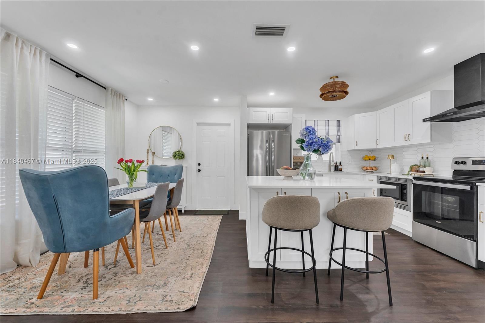 HOLLYWOOD LITTLE RANCHES - Residential