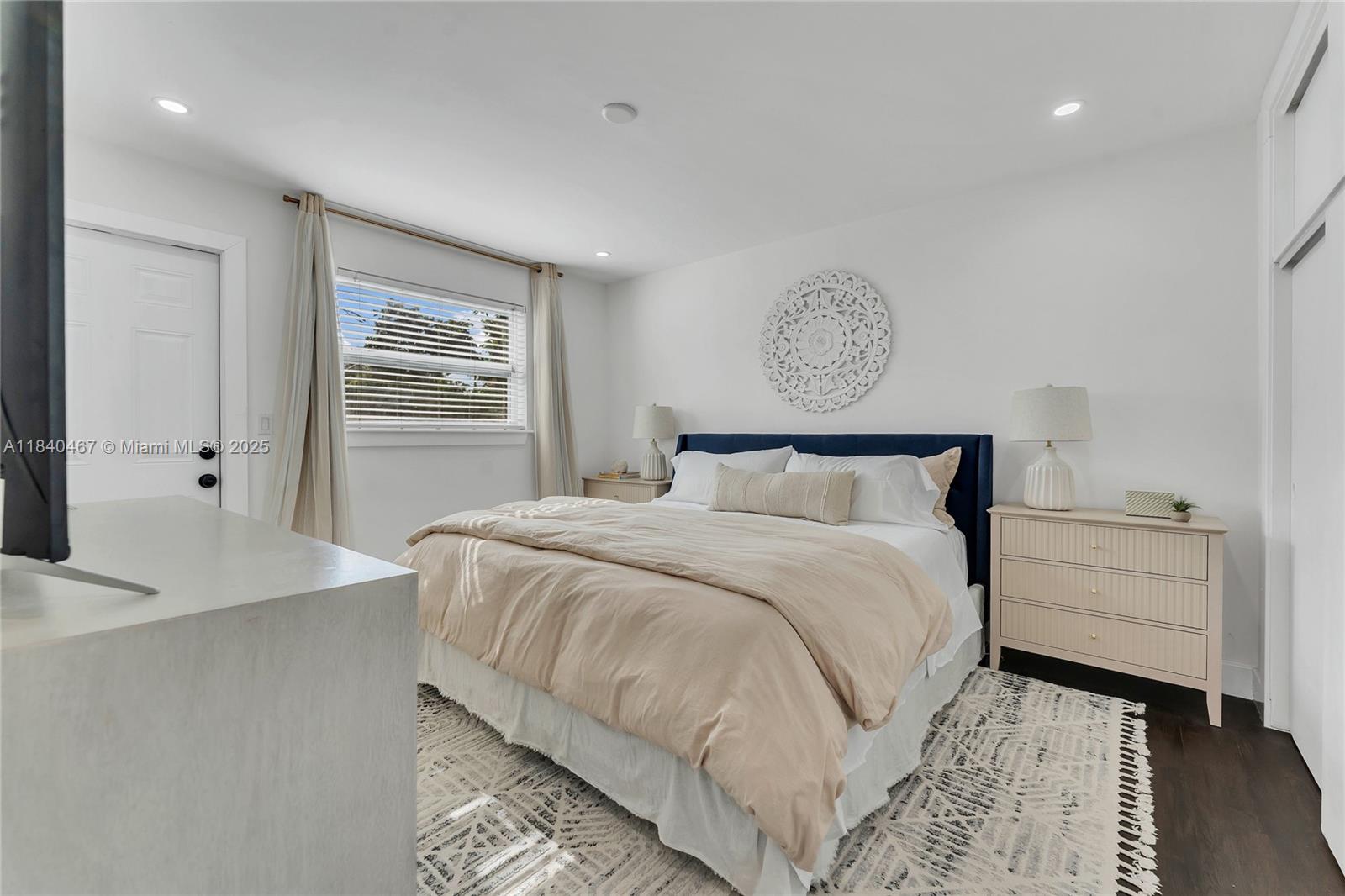 HOLLYWOOD LITTLE RANCHES - Residential