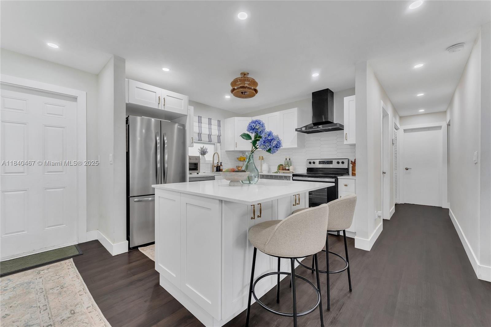 HOLLYWOOD LITTLE RANCHES - Residential