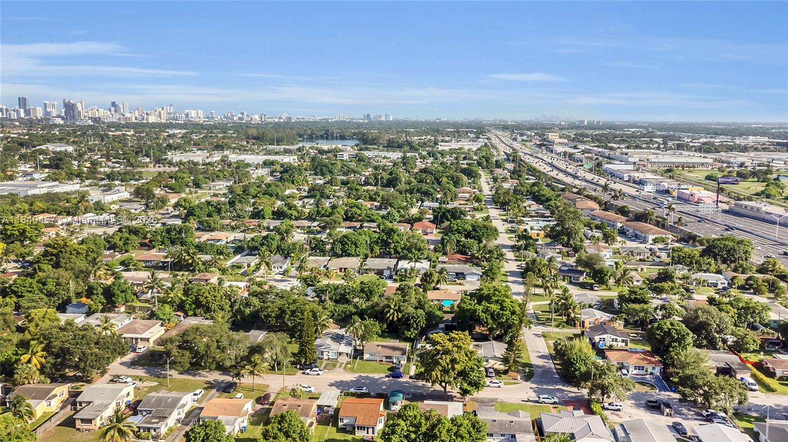 HOLLYWOOD LITTLE RANCHES - Residential