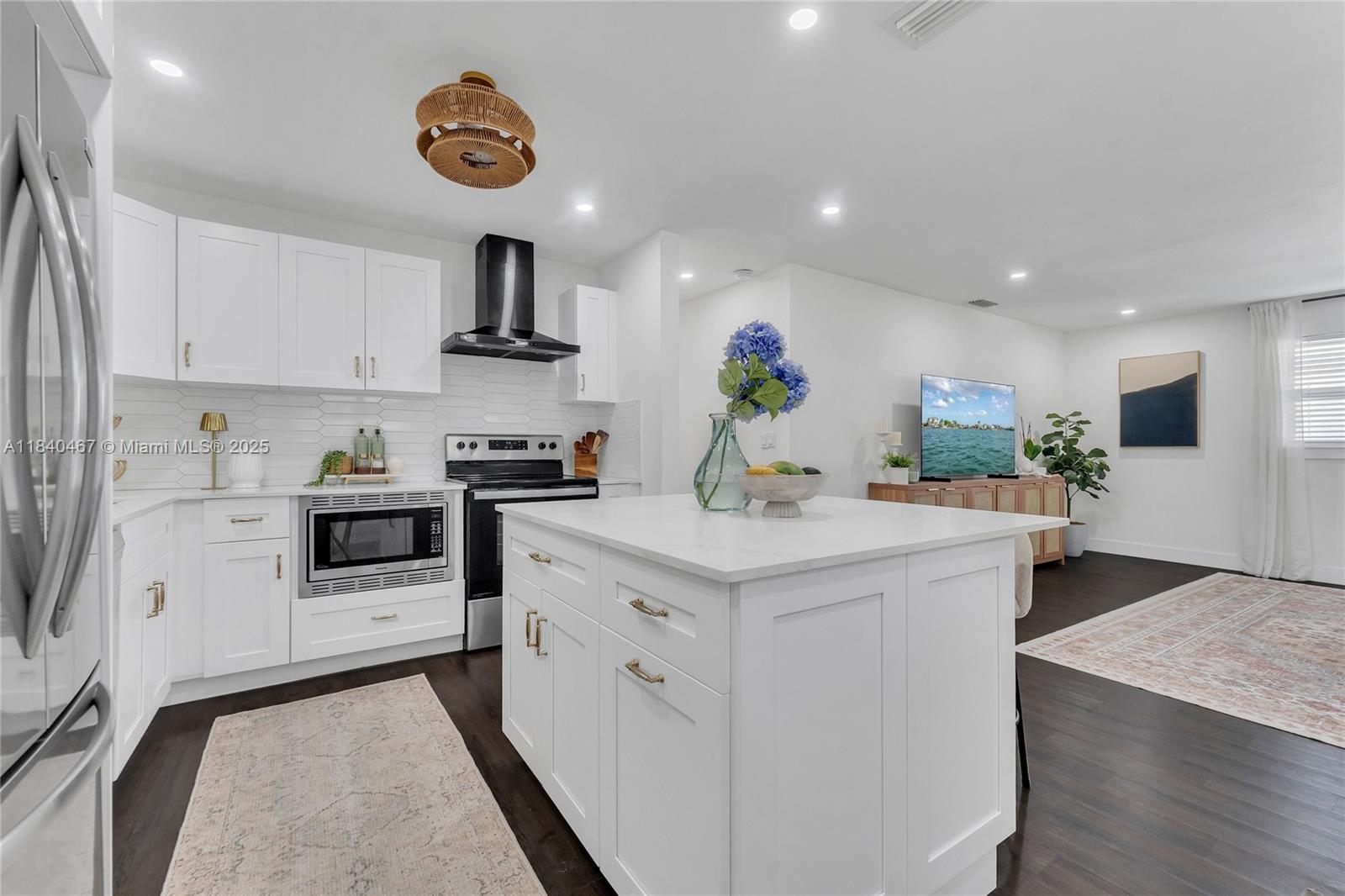 HOLLYWOOD LITTLE RANCHES - Residential