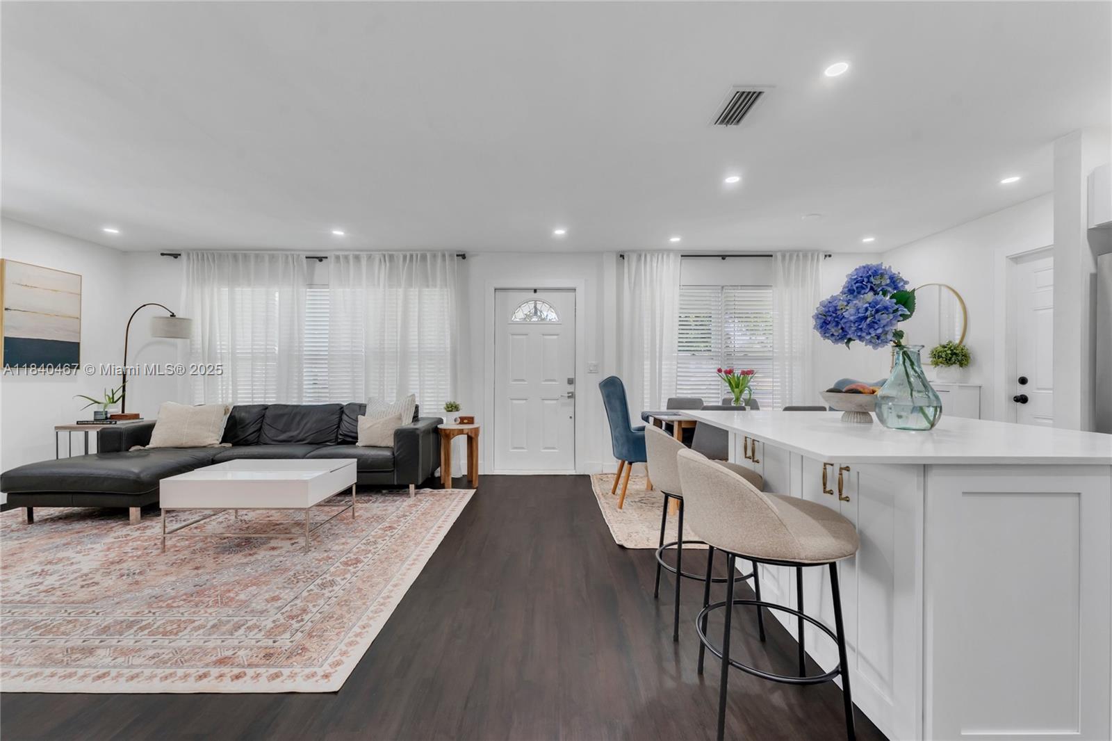 HOLLYWOOD LITTLE RANCHES - Residential