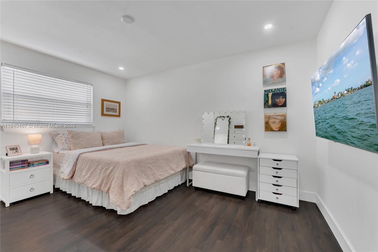 HOLLYWOOD LITTLE RANCHES - Residential