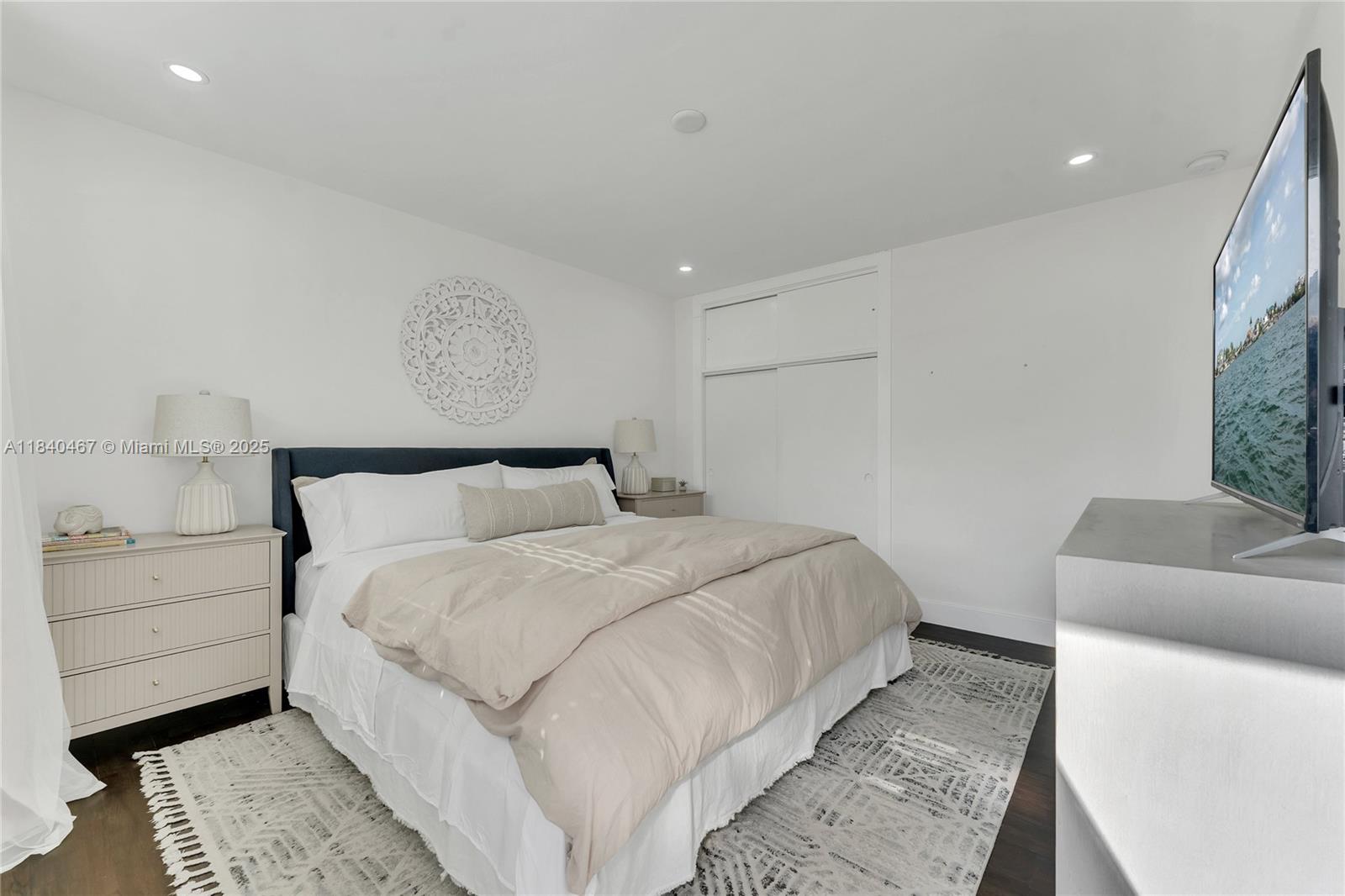 HOLLYWOOD LITTLE RANCHES - Residential