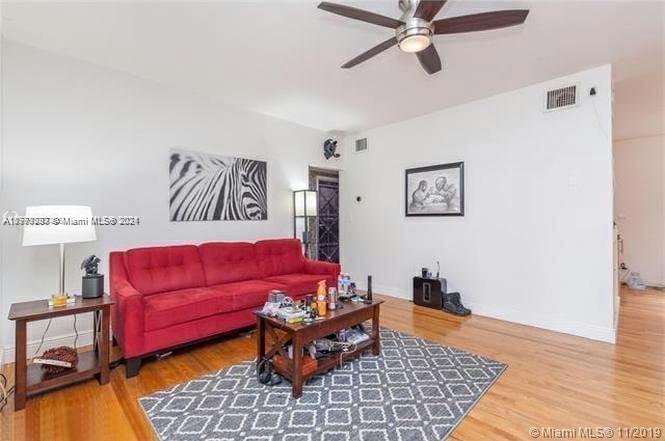 1025 NE 17th Way