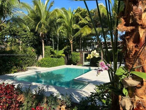 863 NE 90th St Miami FL 33138