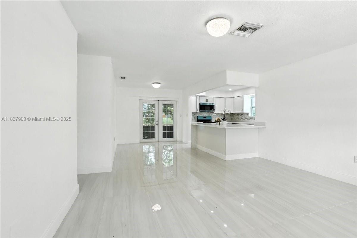 6424 Pierce St, Hollywood, FL, 33024/$525,000 3 6424 Pierce St