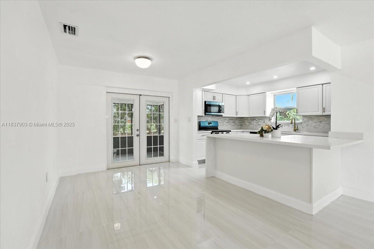 6424 Pierce St, Hollywood, FL, 33024/$525,000 4 6424 Pierce St