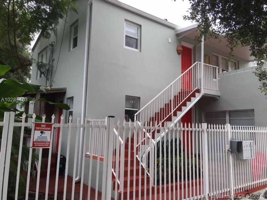 Bright and spacious 2/2 with laundry inside, an over sized balcony for entertaining and one block  to area restaurants and shops. Enjoy the gorgeous garden views from windows. Panther coffee and starbucks just 1/2 block from property.  Be close to all the happening areas  in Miami , you are  5 minutes away from  Wynwood, Design District an Midtown Miami. 10 minutes to downtown Miami and 15 min to South beach.