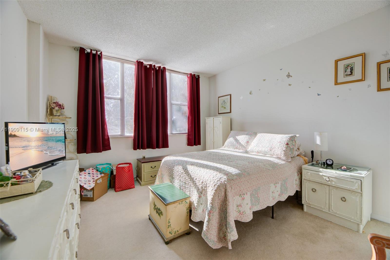 HILLCREST EAST NO 27 COND - Residential