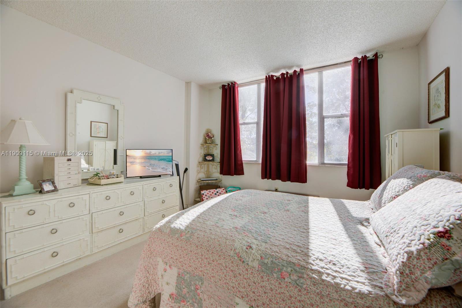 HILLCREST EAST NO 27 COND - Residential