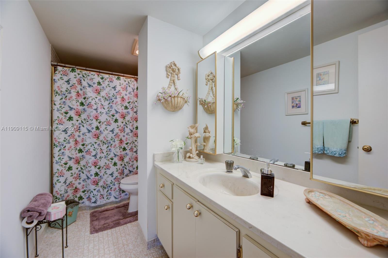 HILLCREST EAST NO 27 COND - Residential