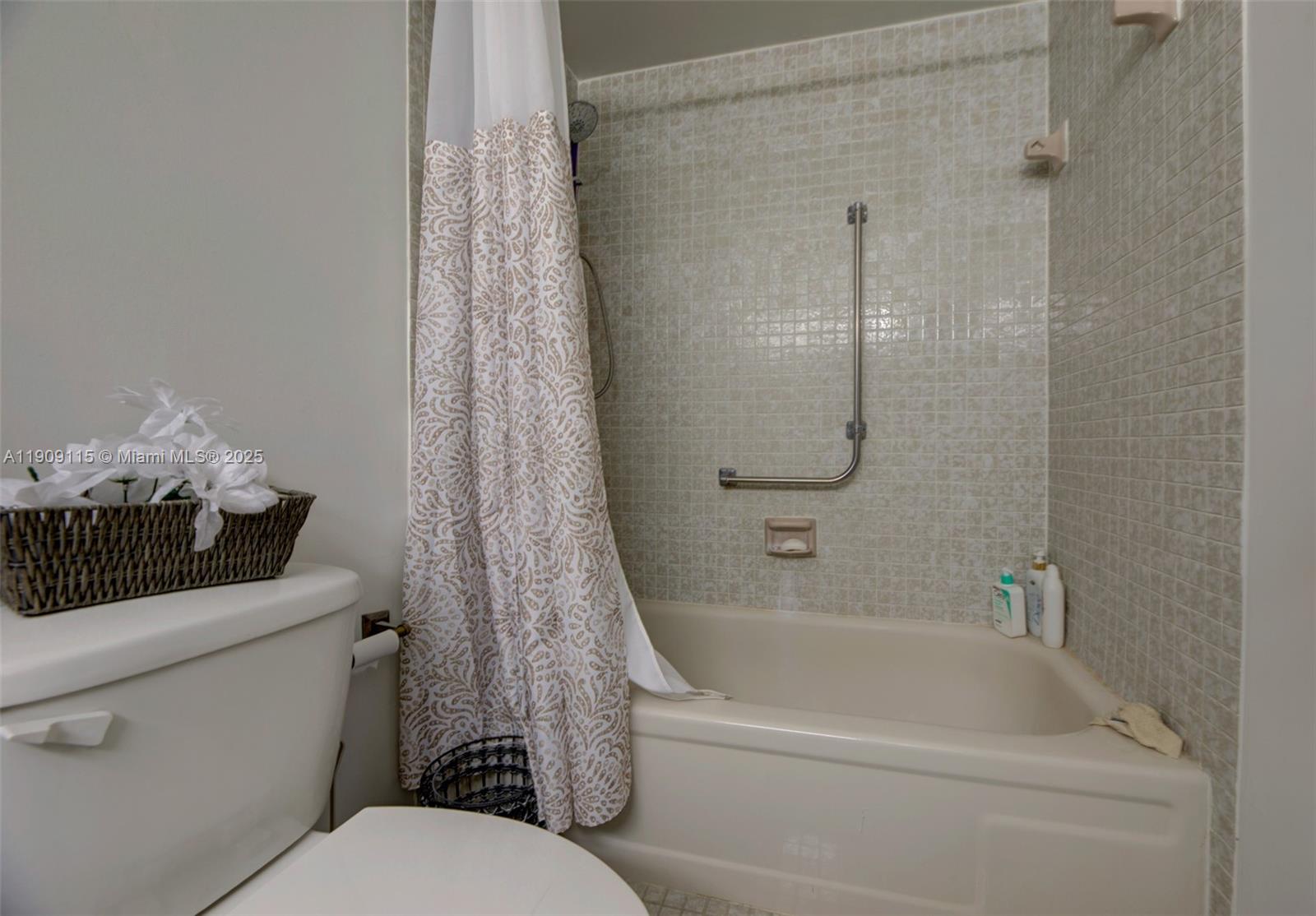 HILLCREST EAST NO 27 COND - Residential