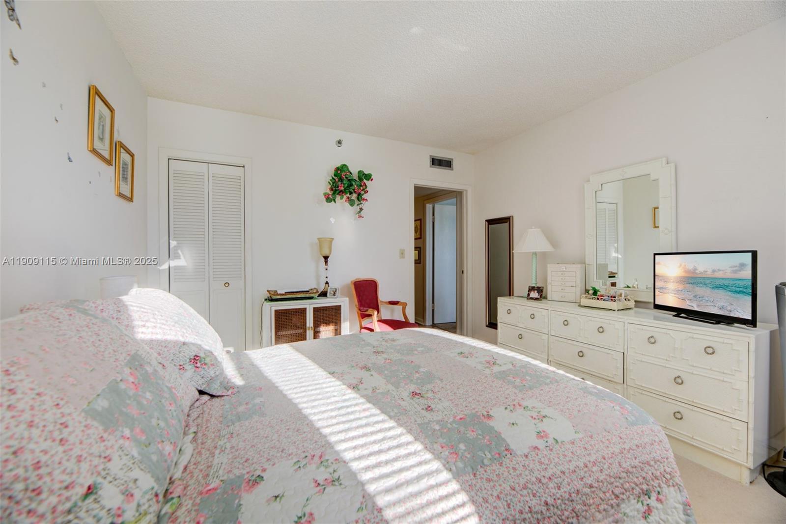 HILLCREST EAST NO 27 COND - Residential