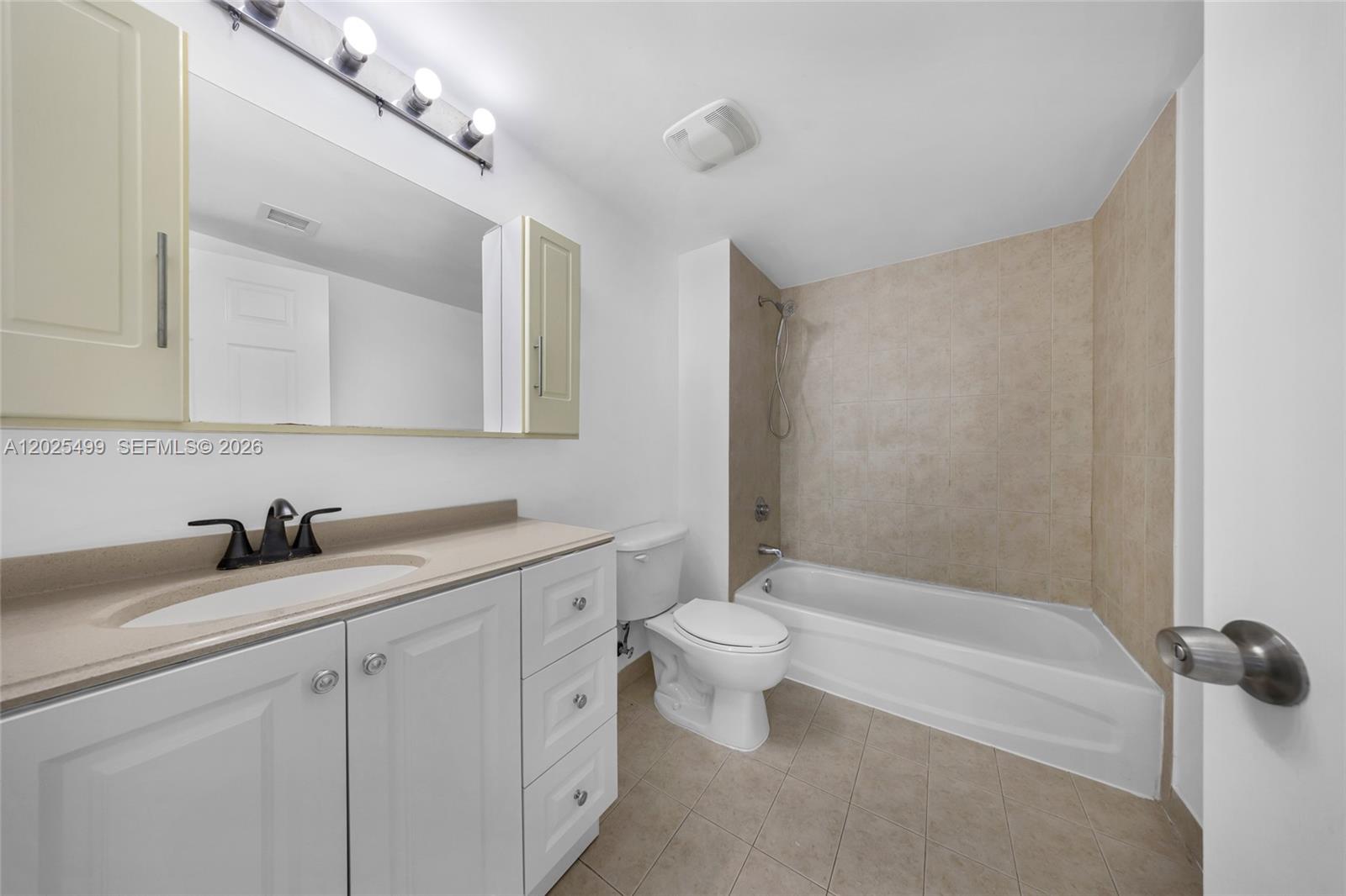 1800 BISCAYNE PLAZA CONDO - Residential