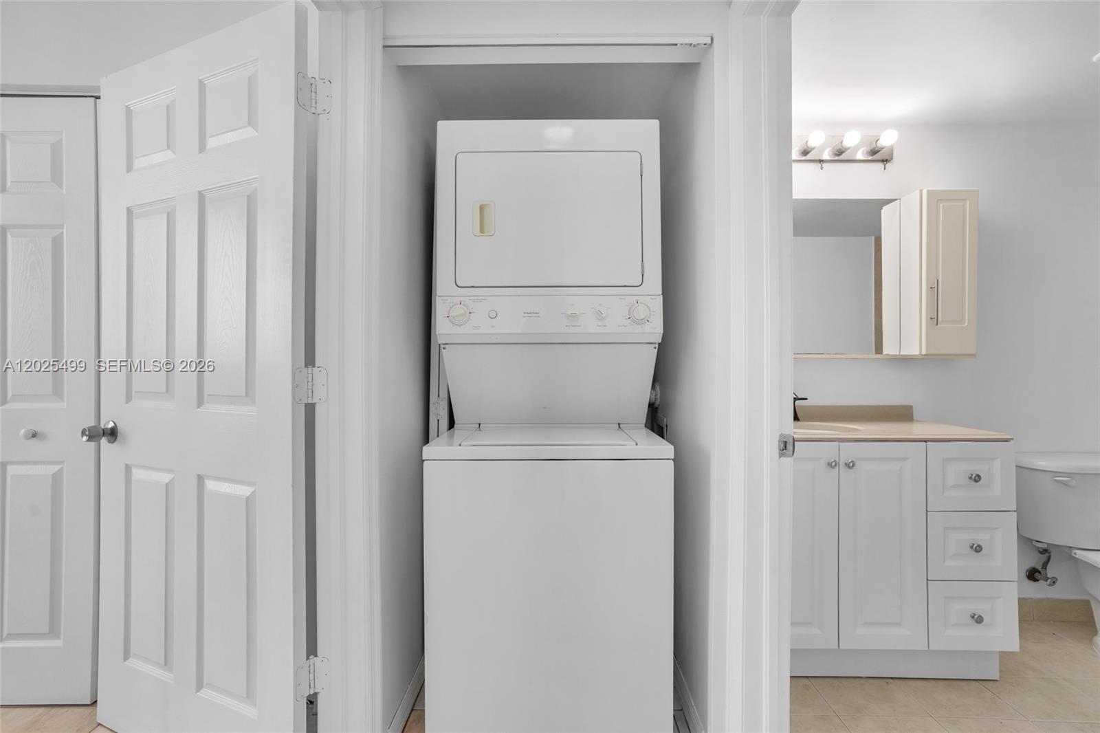 1800 BISCAYNE PLAZA CONDO - Residential