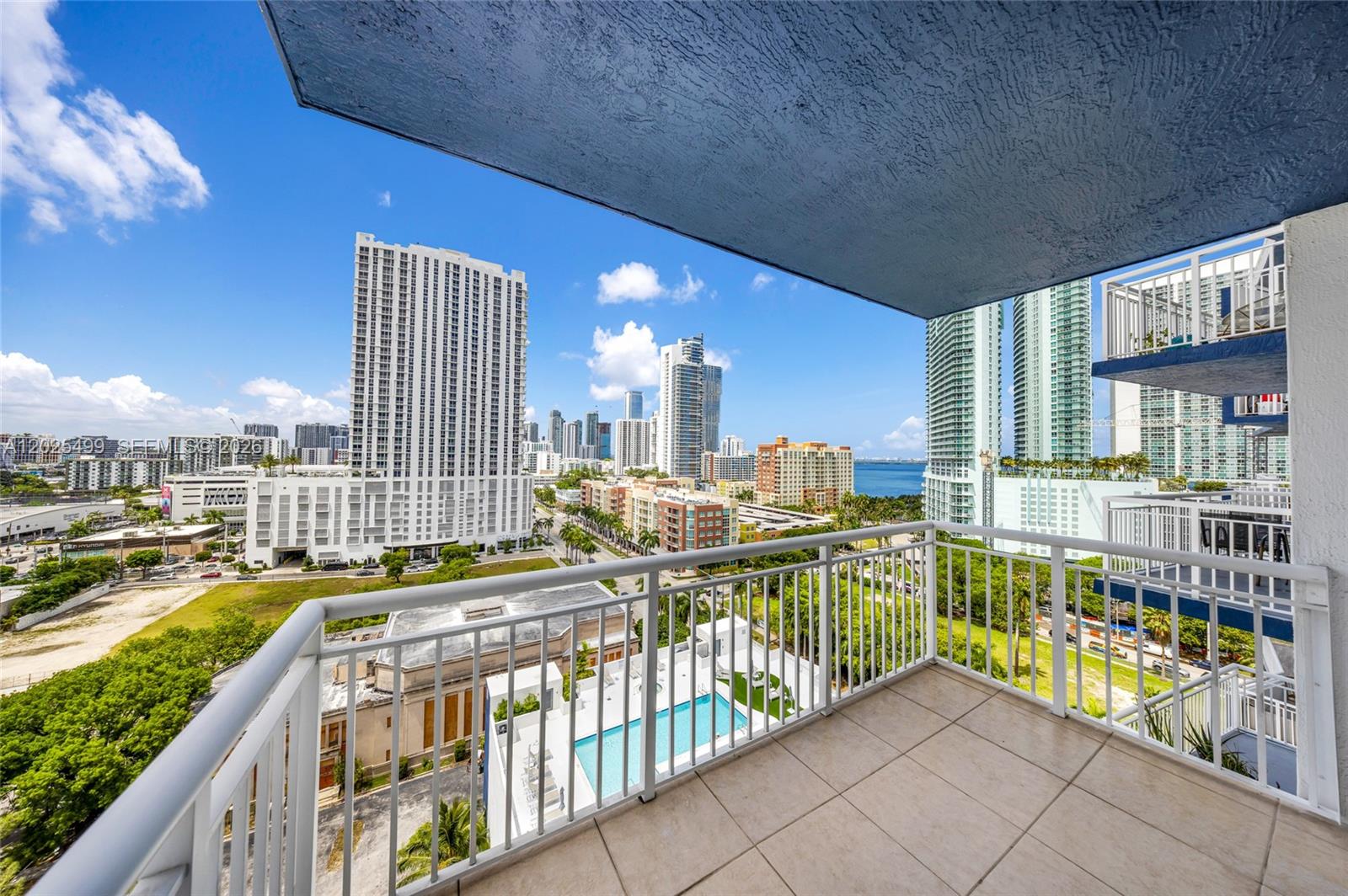 1800 BISCAYNE PLAZA CONDO - Residential