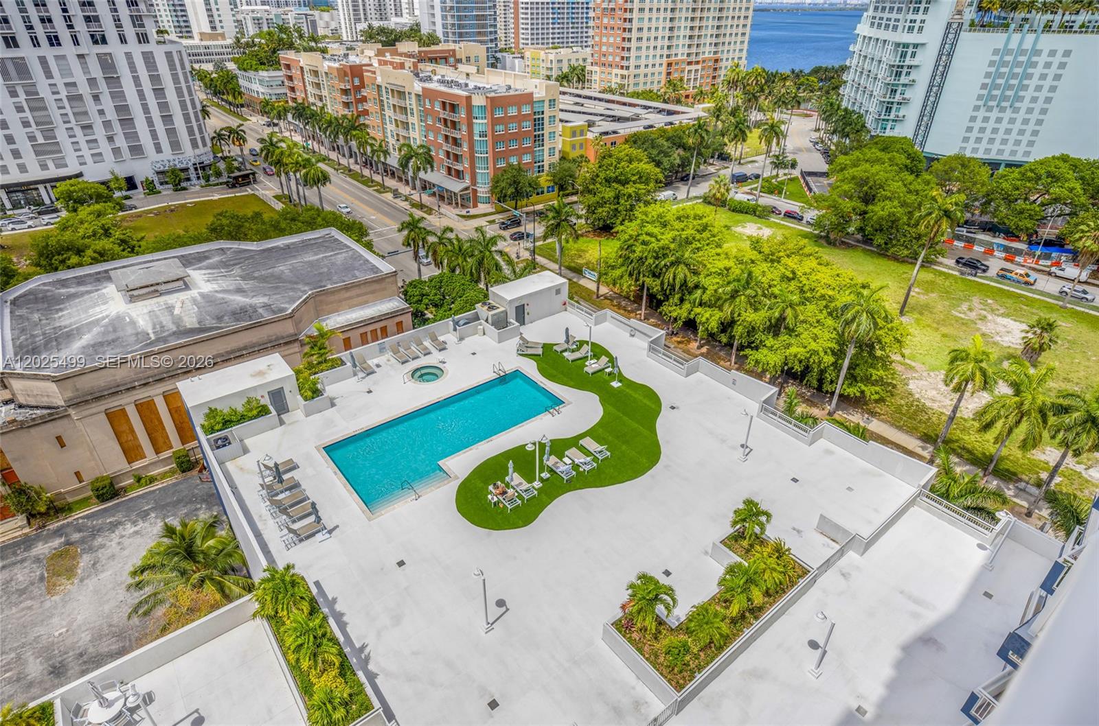 1800 BISCAYNE PLAZA CONDO - Residential