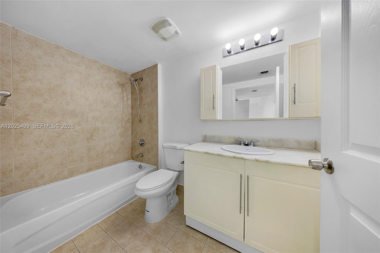 1800 BISCAYNE PLAZA CONDO - Residential