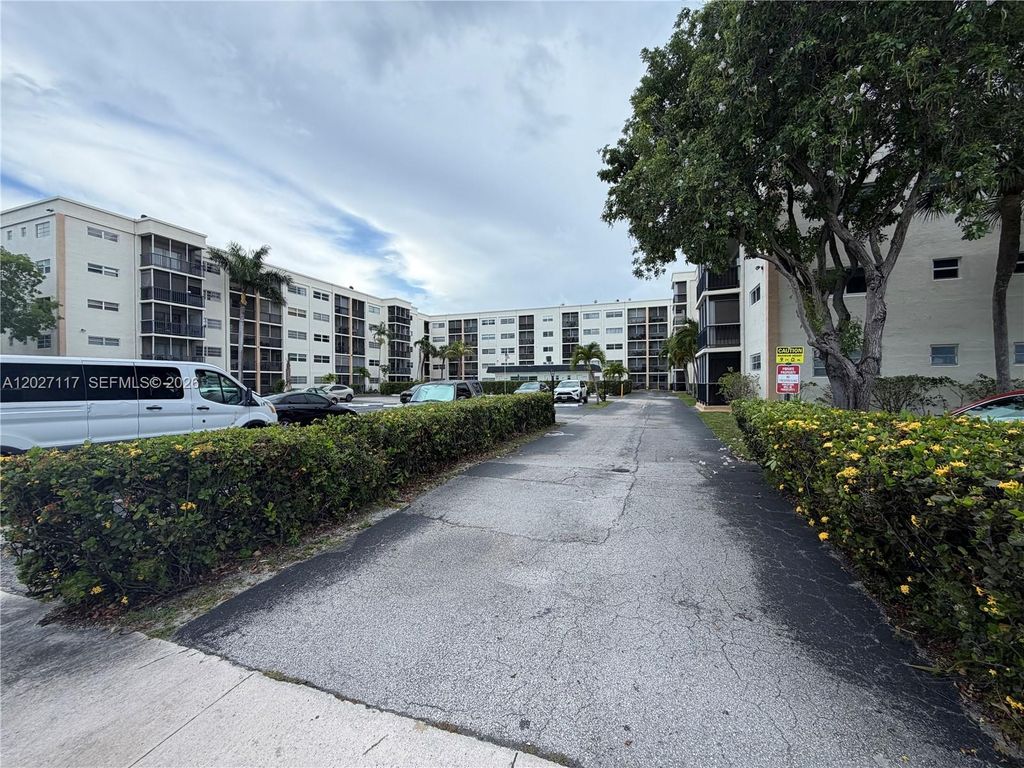 Photo of 220 SW 9th Ave #219, Hallandale Beach, FL 33009 (MLS # A12027117)