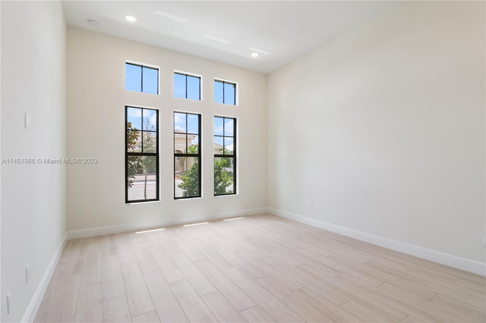 PARKLAND ROYALE - Residential
