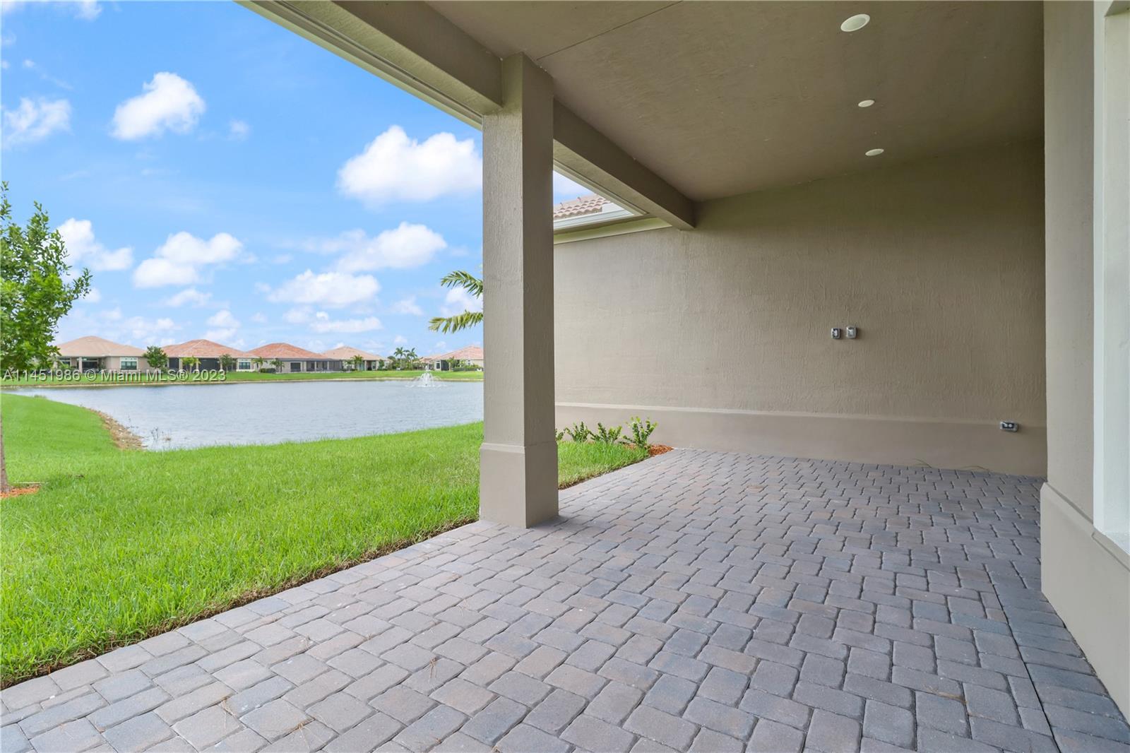 PARKLAND ROYALE - Residential