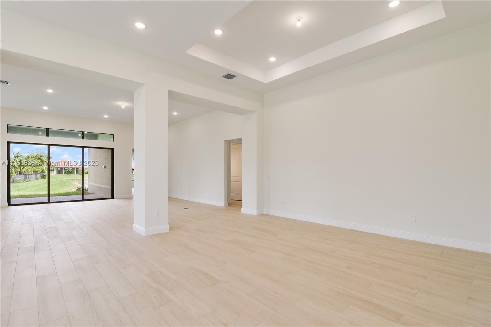 PARKLAND ROYALE - Residential