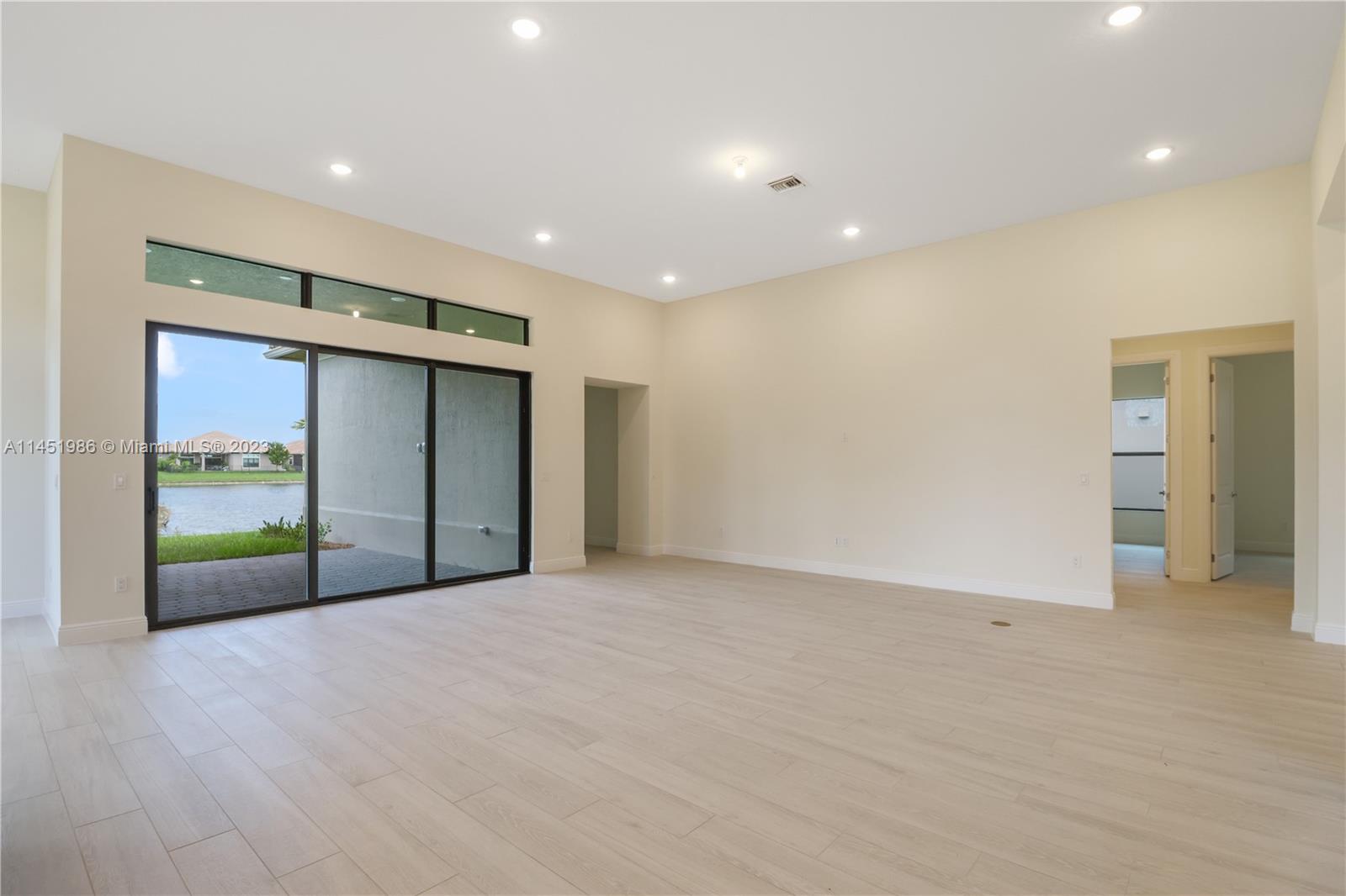PARKLAND ROYALE - Residential