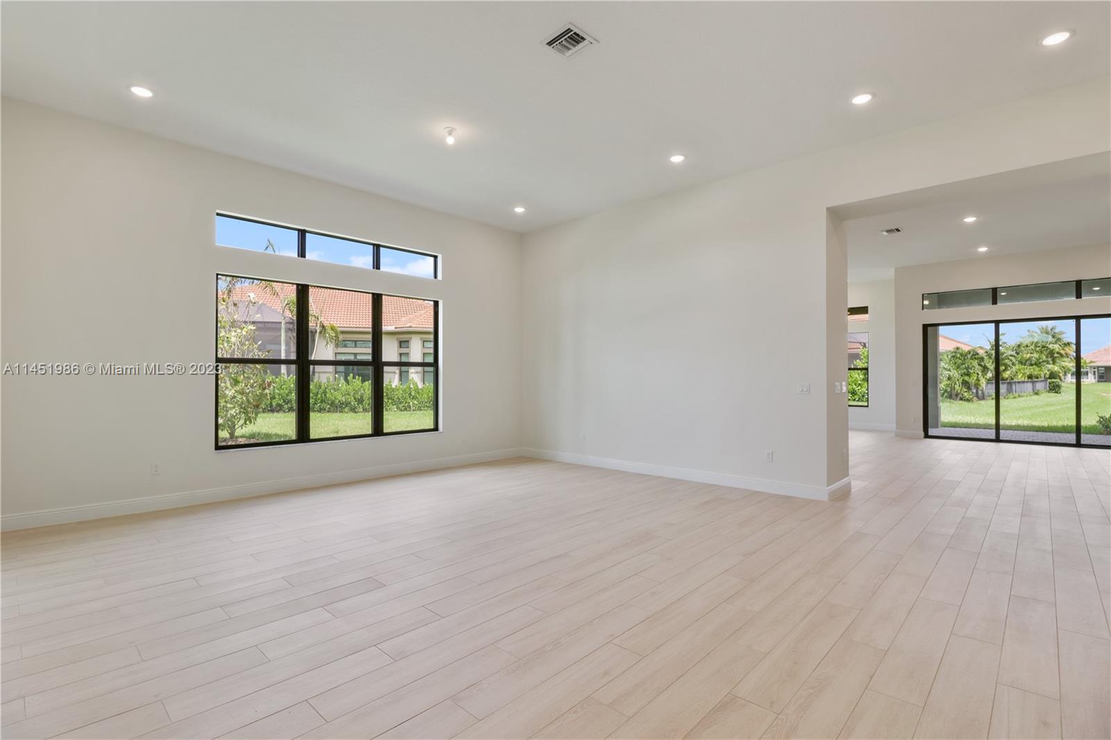 PARKLAND ROYALE - Residential